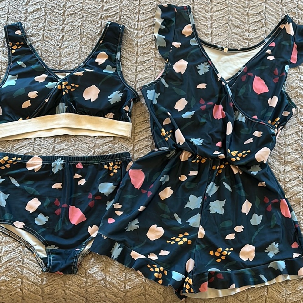 Stylish Floral Patterned Romper/Swimsuit